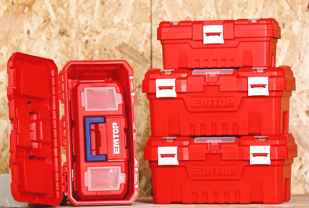 Boîte à outils en plastique EMTOP 17" Charge maximale 15Kg Boucle en métal Poignée haute résistance Couvercle supérieur avec trois zones de rangement Contient 1 plateau en plastique
